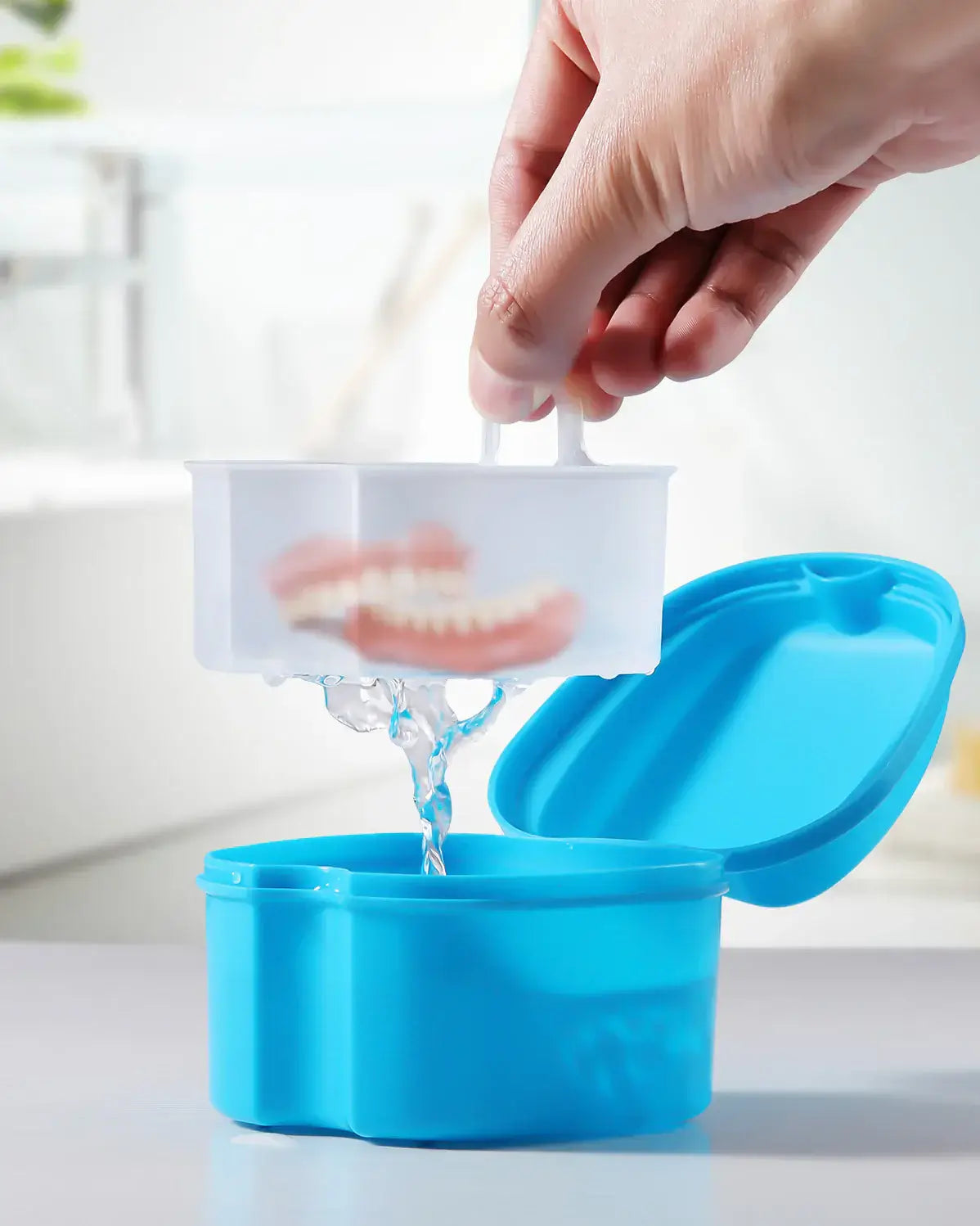 Retainer Bath Case with Cleaning Brush
